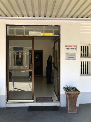 Hotel Vm Truck Stop - Shell Estcourt Exterior foto